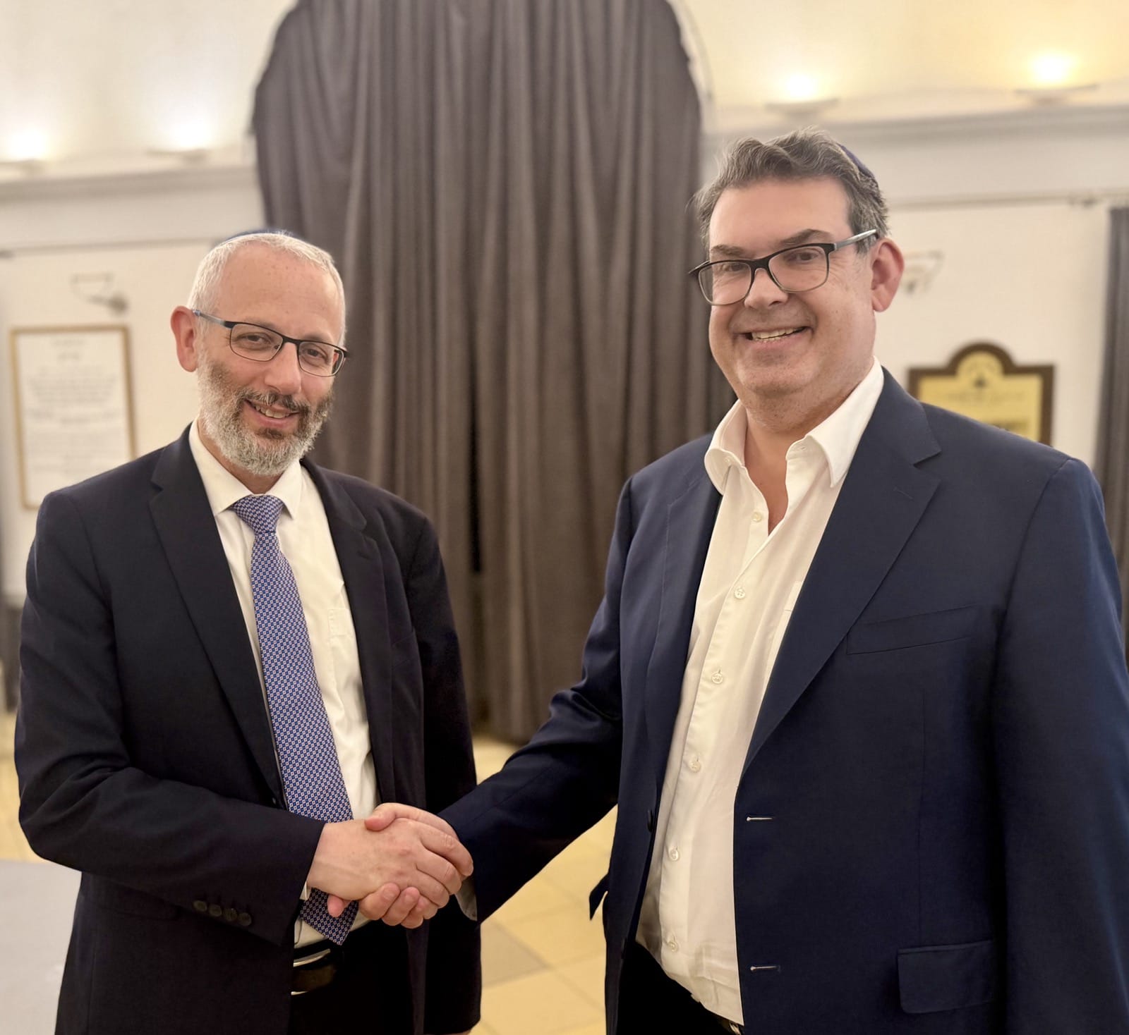 Rabbiner Yaron Nisenholz mit IKG-Präsident Oskar Deutsch